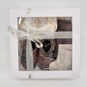 Mali zatvoreni poklon box - Bebin prvi outfit